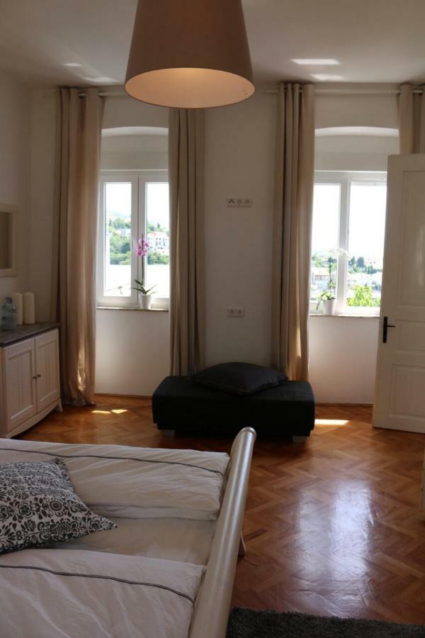 Central House Nona Crikvenica Dış mekan fotoğraf