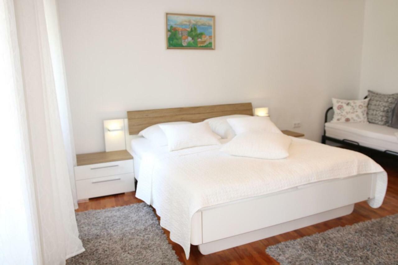 Central House Nona Crikvenica Dış mekan fotoğraf