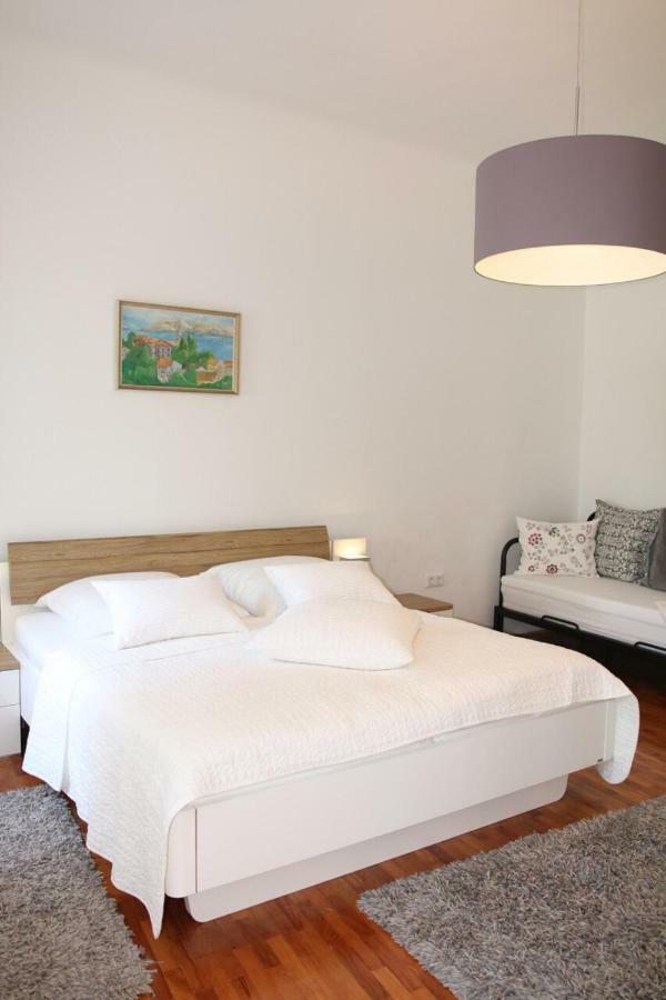Central House Nona Crikvenica Dış mekan fotoğraf