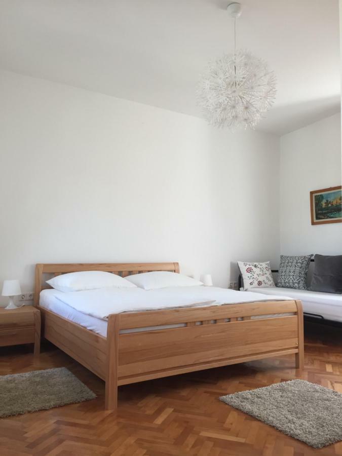 Central House Nona Crikvenica Dış mekan fotoğraf