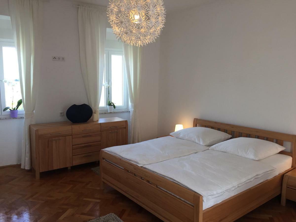 Central House Nona Crikvenica Dış mekan fotoğraf