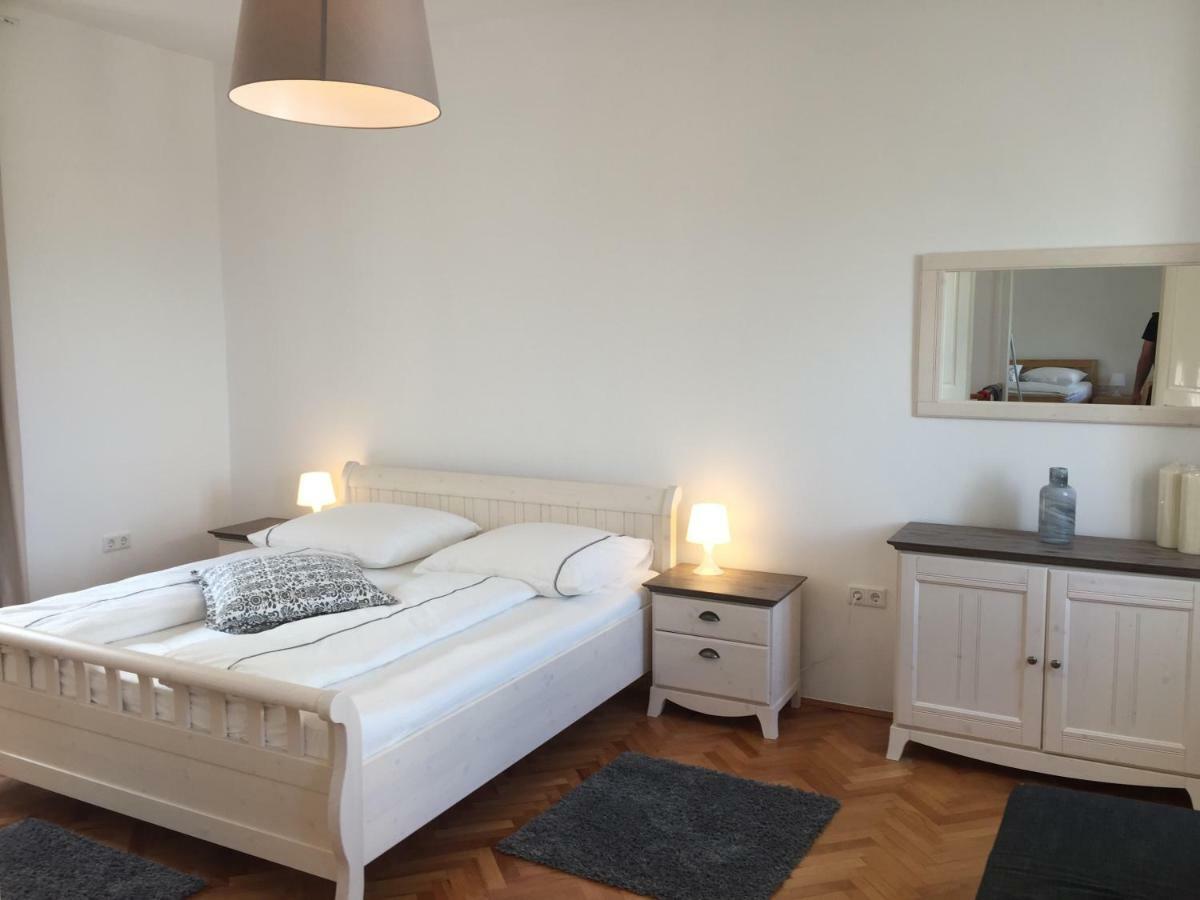 Central House Nona Crikvenica Dış mekan fotoğraf