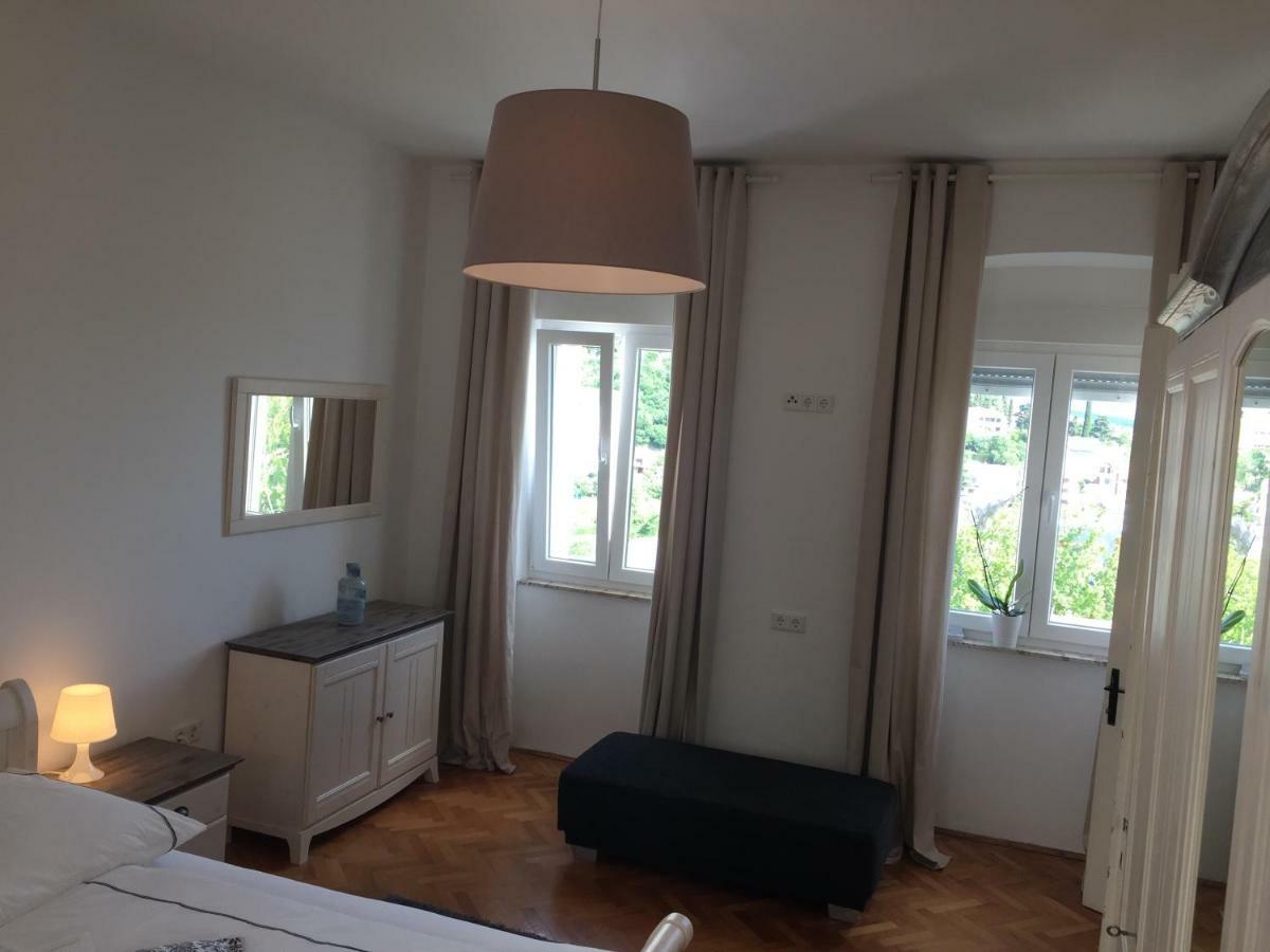Central House Nona Crikvenica Dış mekan fotoğraf