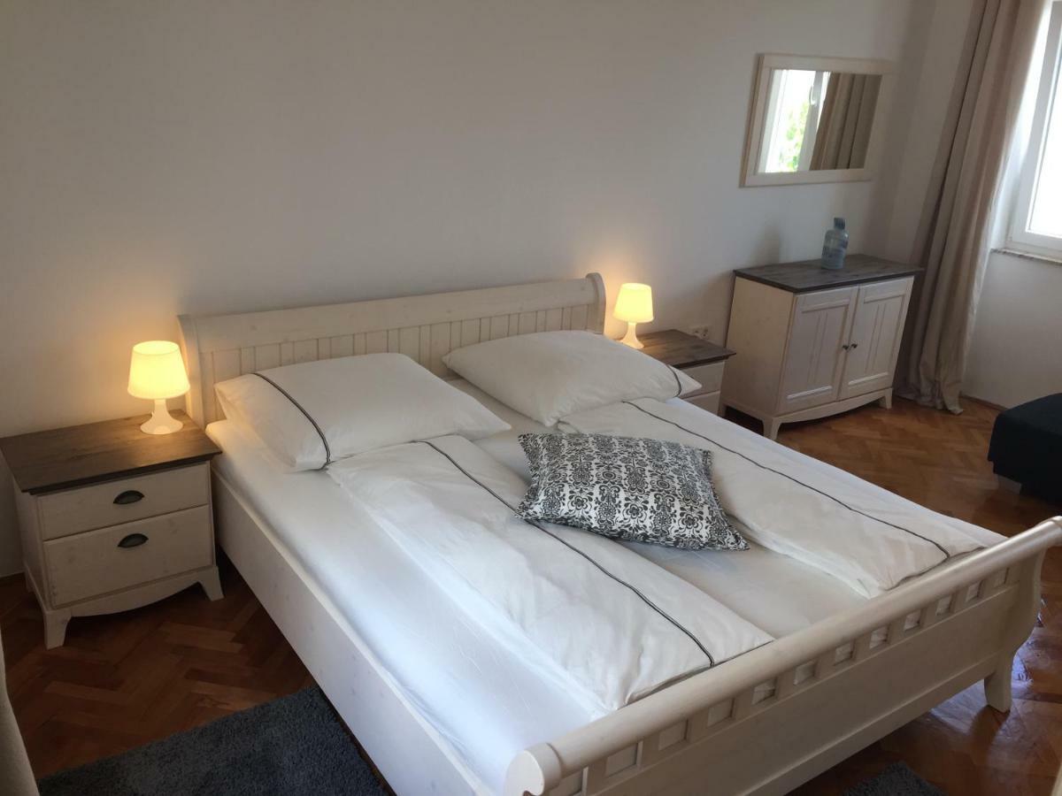 Central House Nona Crikvenica Dış mekan fotoğraf
